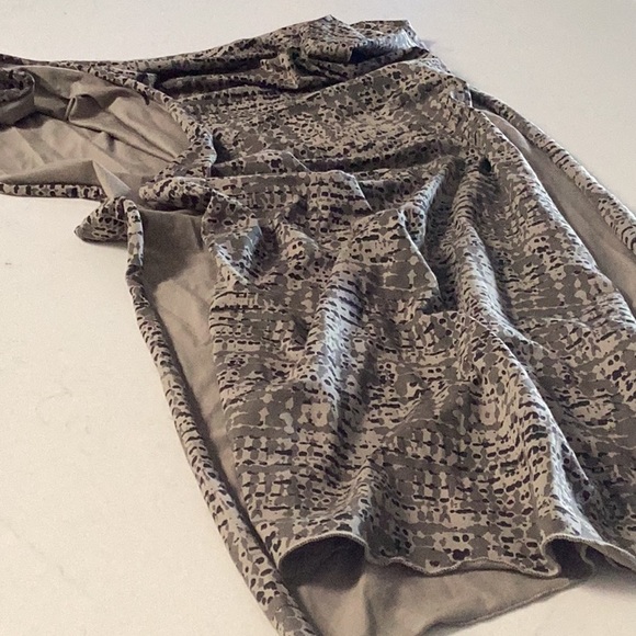 New Pact organic cotton scarf olive green black abstract animal print - Picture 5 of 5